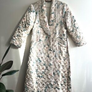 STUNNING Vintage Floral Quilted Satin Robe Jacket Size M
